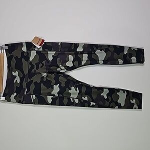 Reebok medium green and brown camo new with tags athletic leggings